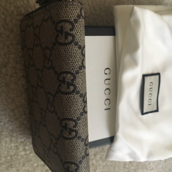 SOLD-Authentic Gucci Wallet - Picture 6 of 8